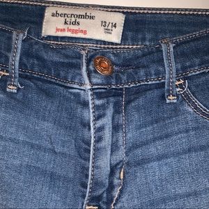 ABERCROMBIE KIDS SIZE 13/14 BLUE JEANS.